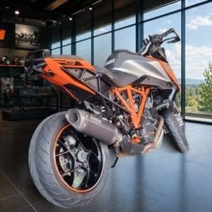 2016 KTM 1290 Super Duke GT image 2